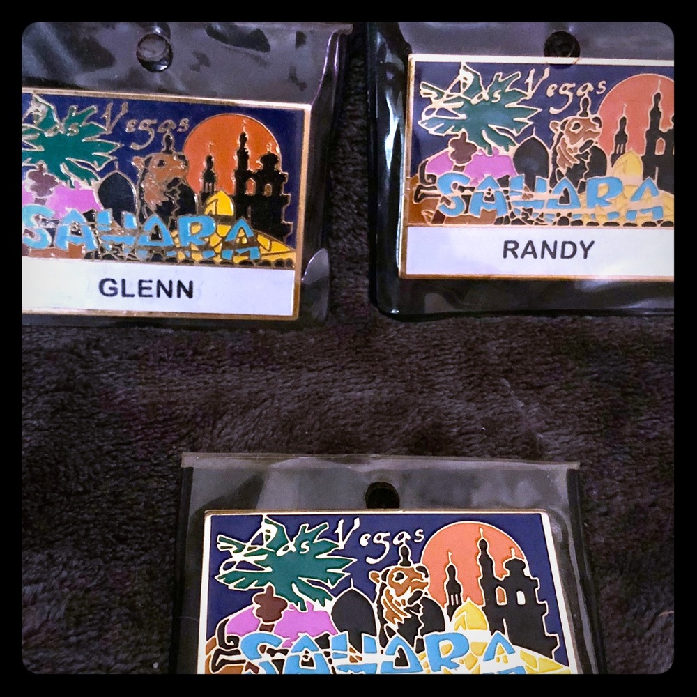 2 EXTICT SAHARA CASINO Las Vegas Magnet Souvenirs - Picture 7 of 11